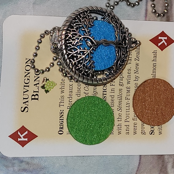 New Essential Oil Tree of Life Diffuser Necklace - Picture 9 of 12